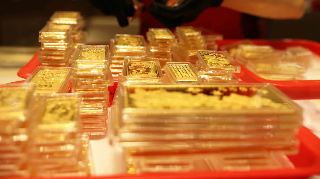 Gold Hits Record High and Miner Stocks Surge Amid Tariff Uncertainty