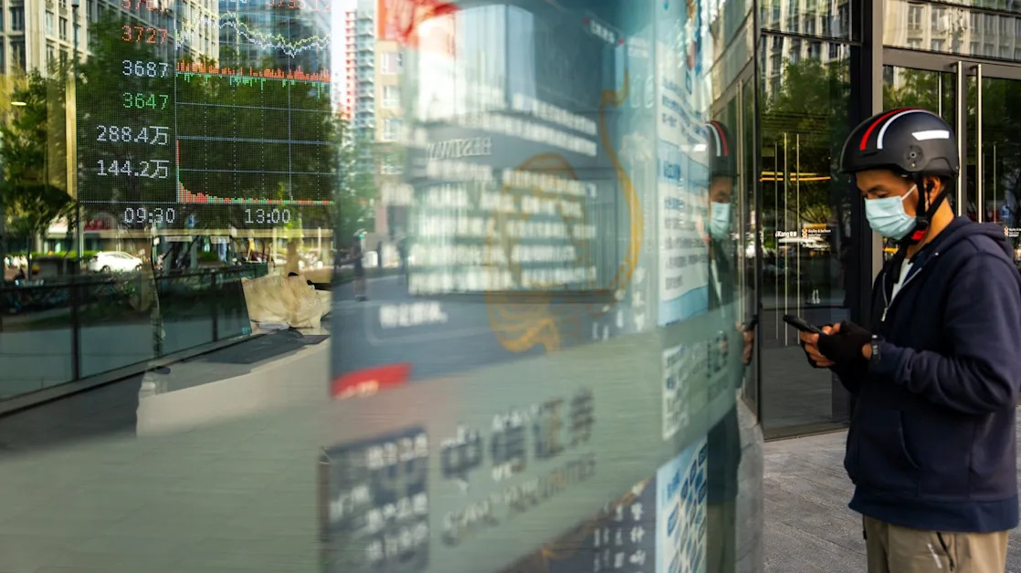 China Stocks Extend Gains as Stimulus, Deal Hopes Get Upper Hand