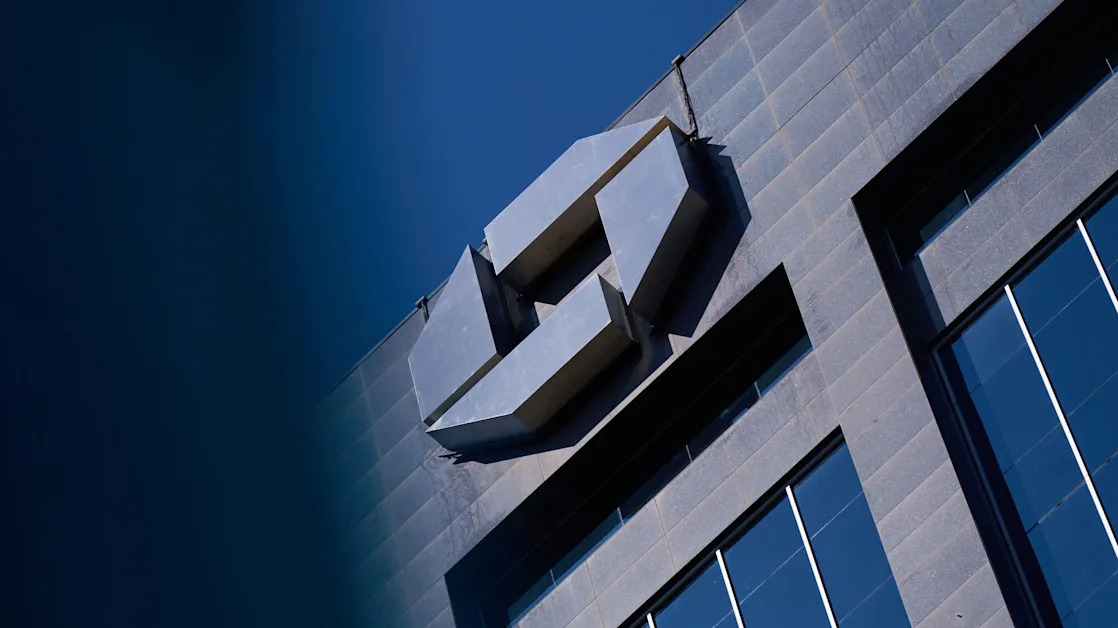 JPMorgan Stock Traders Notch Record Revenue on Market Chaos