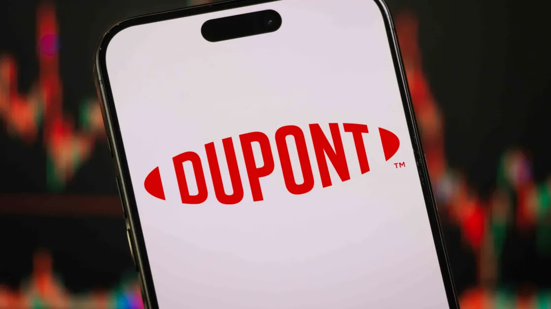 DuPont Shares Rise as KeyBanc Upgrades Stock to 'Overweight'