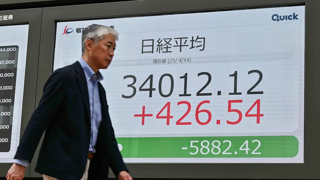 Global Stocks Rise on Tech Tariffs Pause