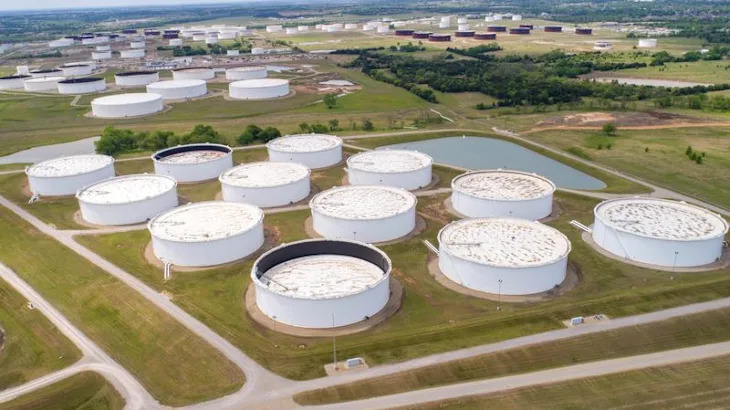 US crude stocks rise despite large increase in exports, EIA data shows