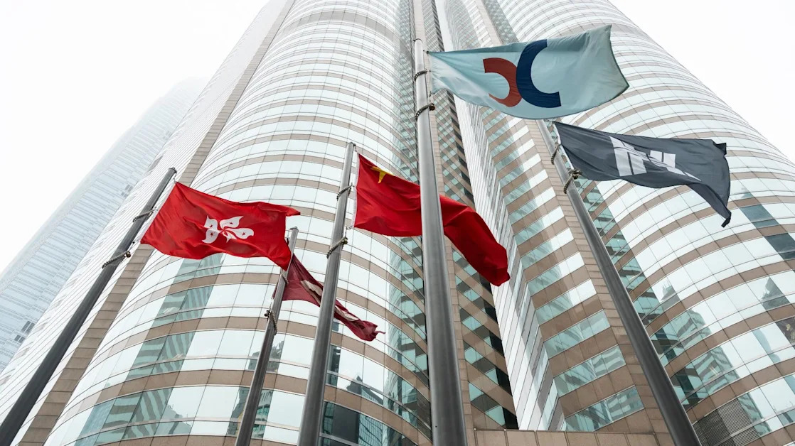 Chinese Stocks Slump in Hong Kong as Trade War Concerns Mount