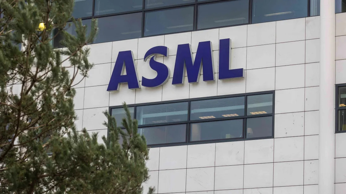 ASML Stock Falls on Weak Bookings, Soft Sales Outlook