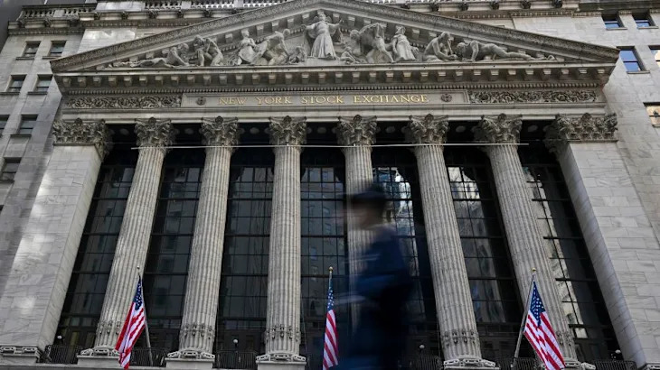 Stocks close out choppy day after Trump calls for ousting Fed Chair Powell