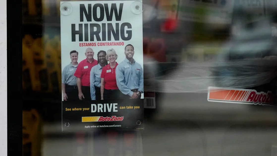 US jobless benefit claims fall last week as labor market remains strong despite recession fears