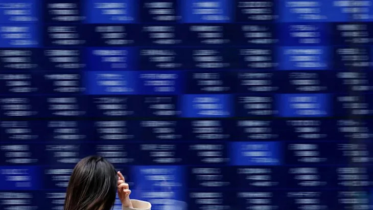 Asia stocks suffer limited losses as US dollar, bonds buckle