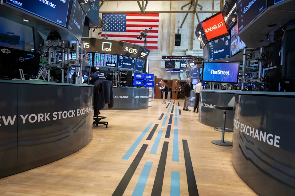 S&P 500 Gains and Losses Today: Tech Stocks Jump as Trump Softens Stance on Fed and Trade