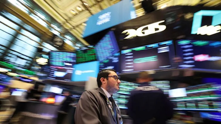 Wall Street ends higher on hopes of trade war de-escalation