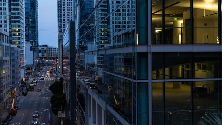 CRE market sentiment dropped by most in Q1 since pandemic, survey finds