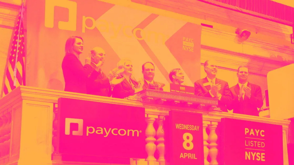 1 Safe-and-Steady Stock with Competitive Advantages and 2 to Be Wary Of