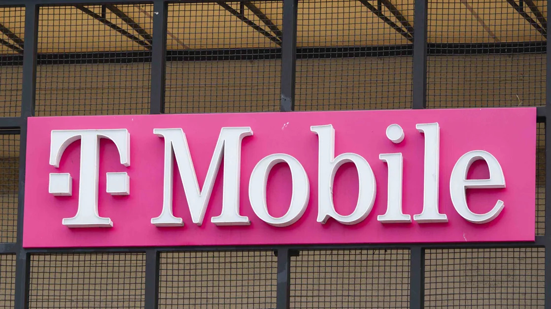 T-Mobile US Stock Sinks as Firm Posts Slow Phone Subscriber Growth