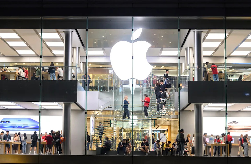 Wall Street thinks Apple is set to crush first-quarter earnings estimates thanks to tariffs