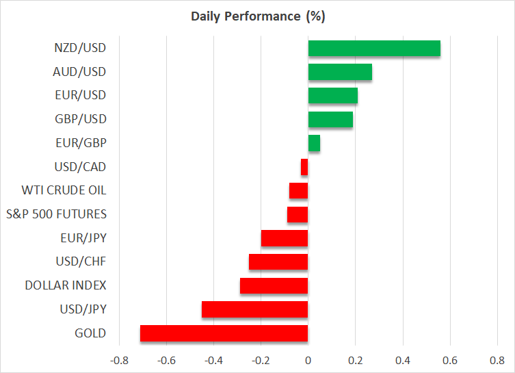 Dollar Extends Pullback, Stocks Mixed as Markets Lack Direction