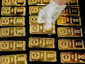 Gold Holds Gain as Soft US Data Bolster Bets on Fed Rate Cuts