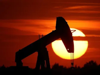 Oil slips on US stockpile build, Saudi Arabia price cuts