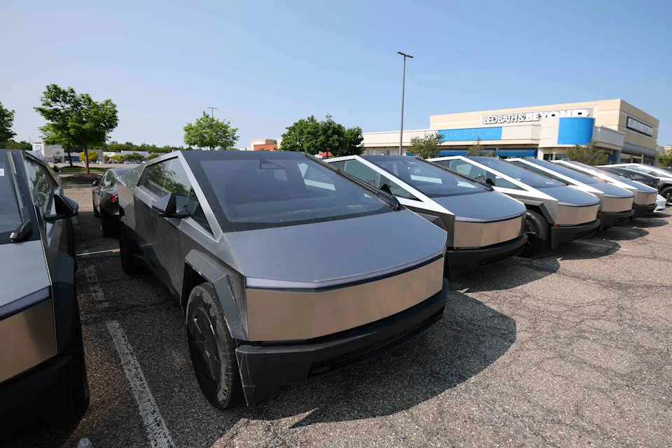 Tesla's Stock Slides After More Weak Sales Data