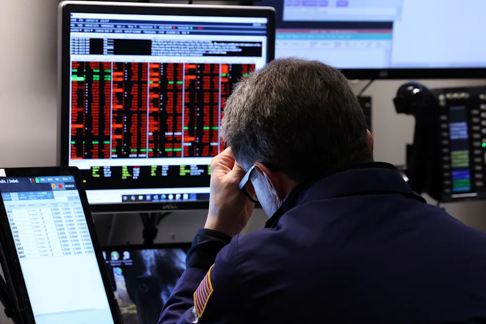 Not easy to become a 401(k) millionaire as balances dip in first quarter, Fidelity says